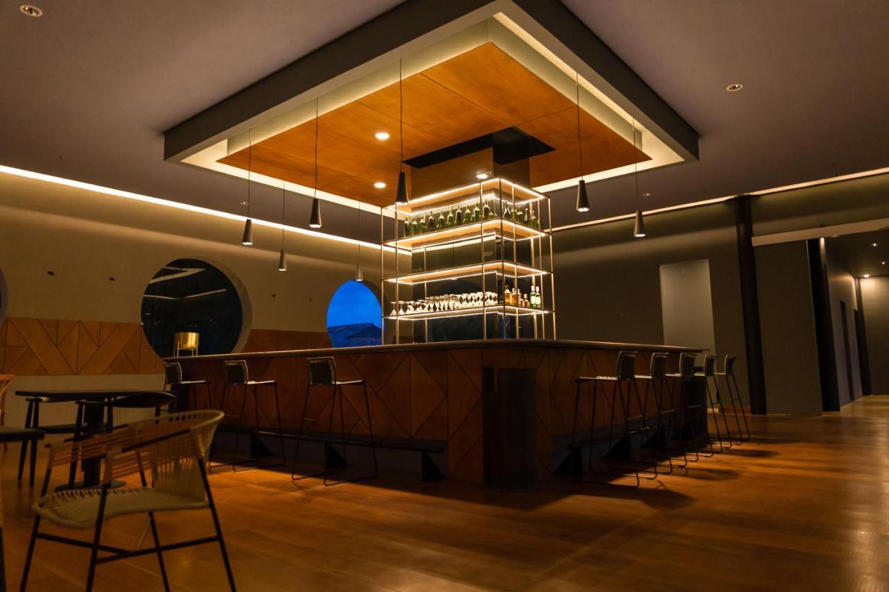 Termales El Otono Hotel La Enea ภายนอก รูปภาพ The bar at the 2018-built terminal