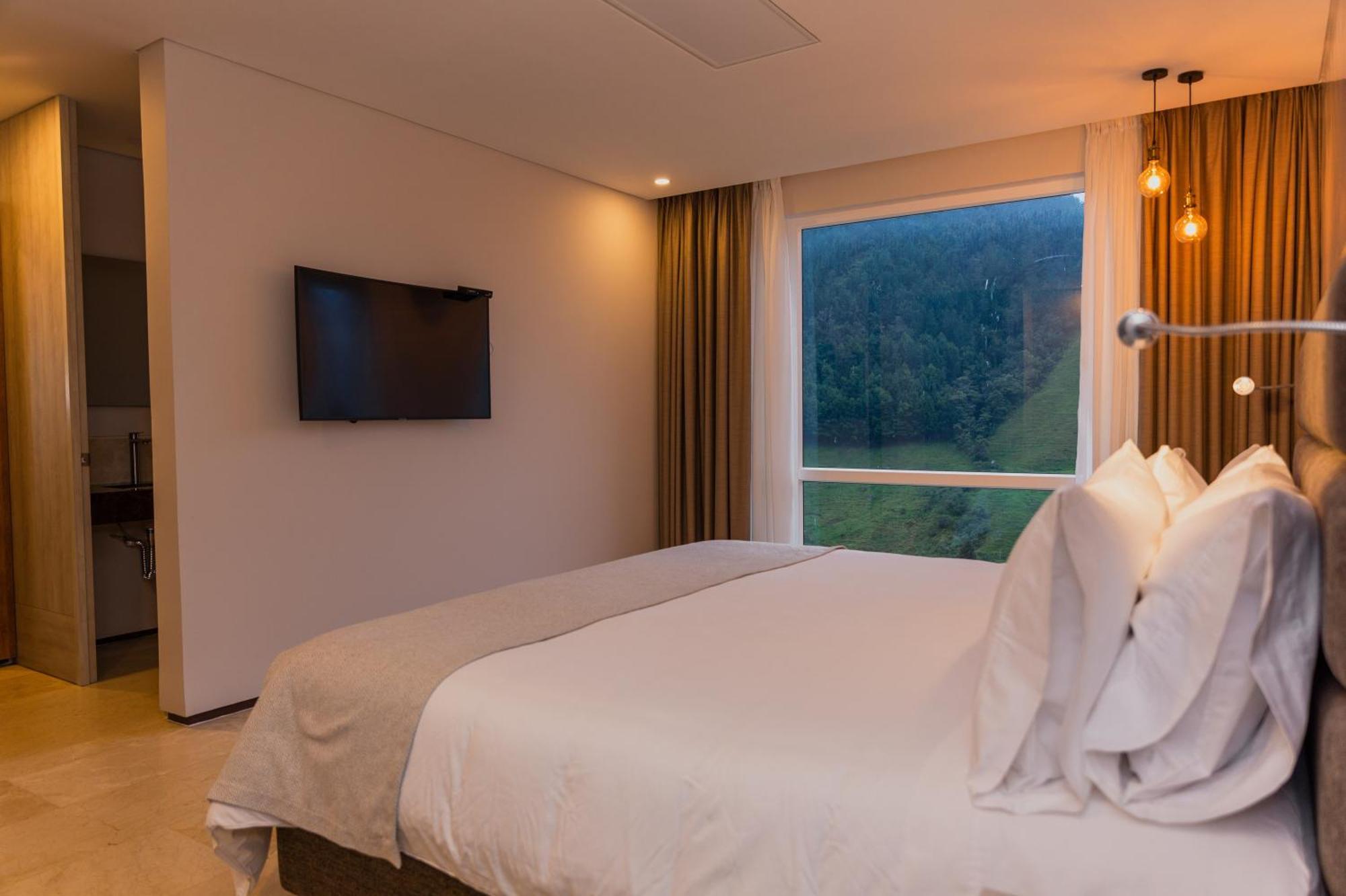 Termales El Otono Hotel La Enea ภายนอก รูปภาพ A bedroom at the hotel