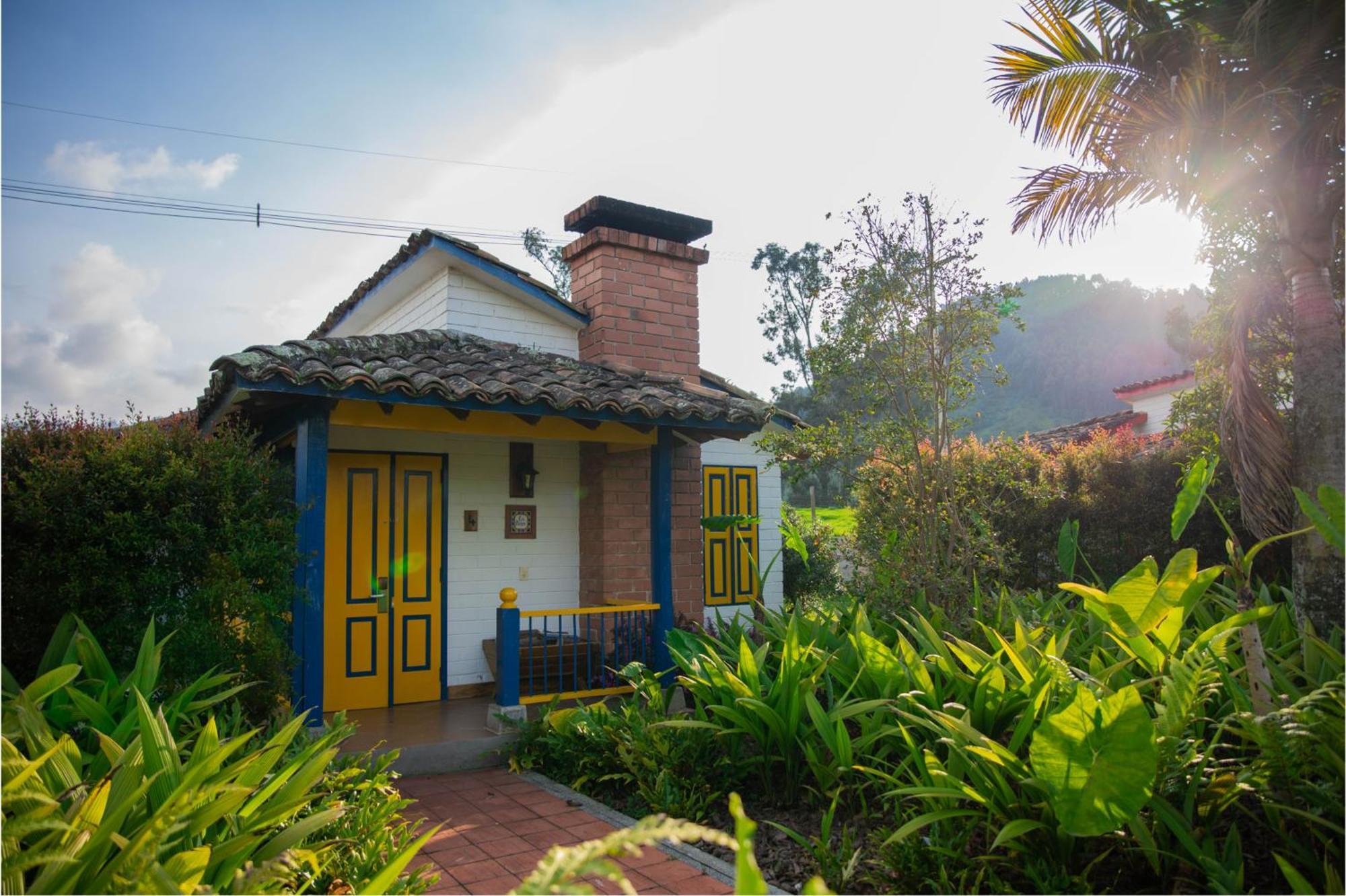 Termales El Otono Hotel La Enea ภายนอก รูปภาพ A house in El Peñón
