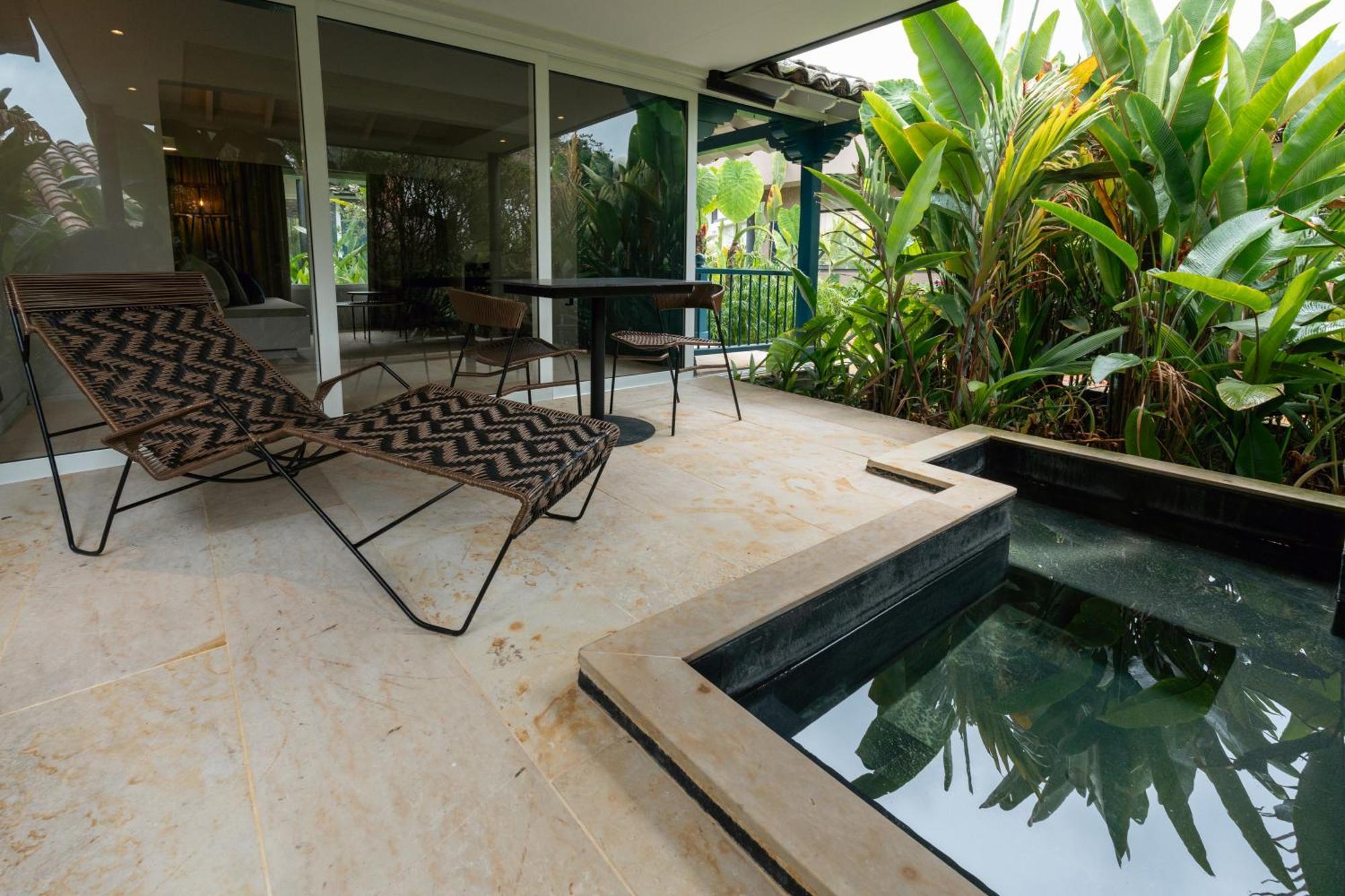 Termales El Otono Hotel La Enea ภายนอก รูปภาพ A private pool at a hotel in Cancun, Mexico